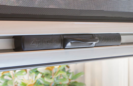 Cheap Outdoor Blinds Adelaide | Centre Locking Mechanism