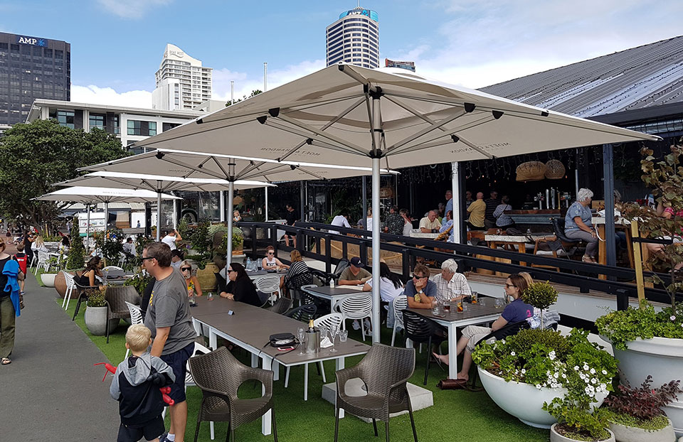 Commercial Centre Pole Umbrellas | Inviron Commercial Centre Pole Umbrellas | Inviron